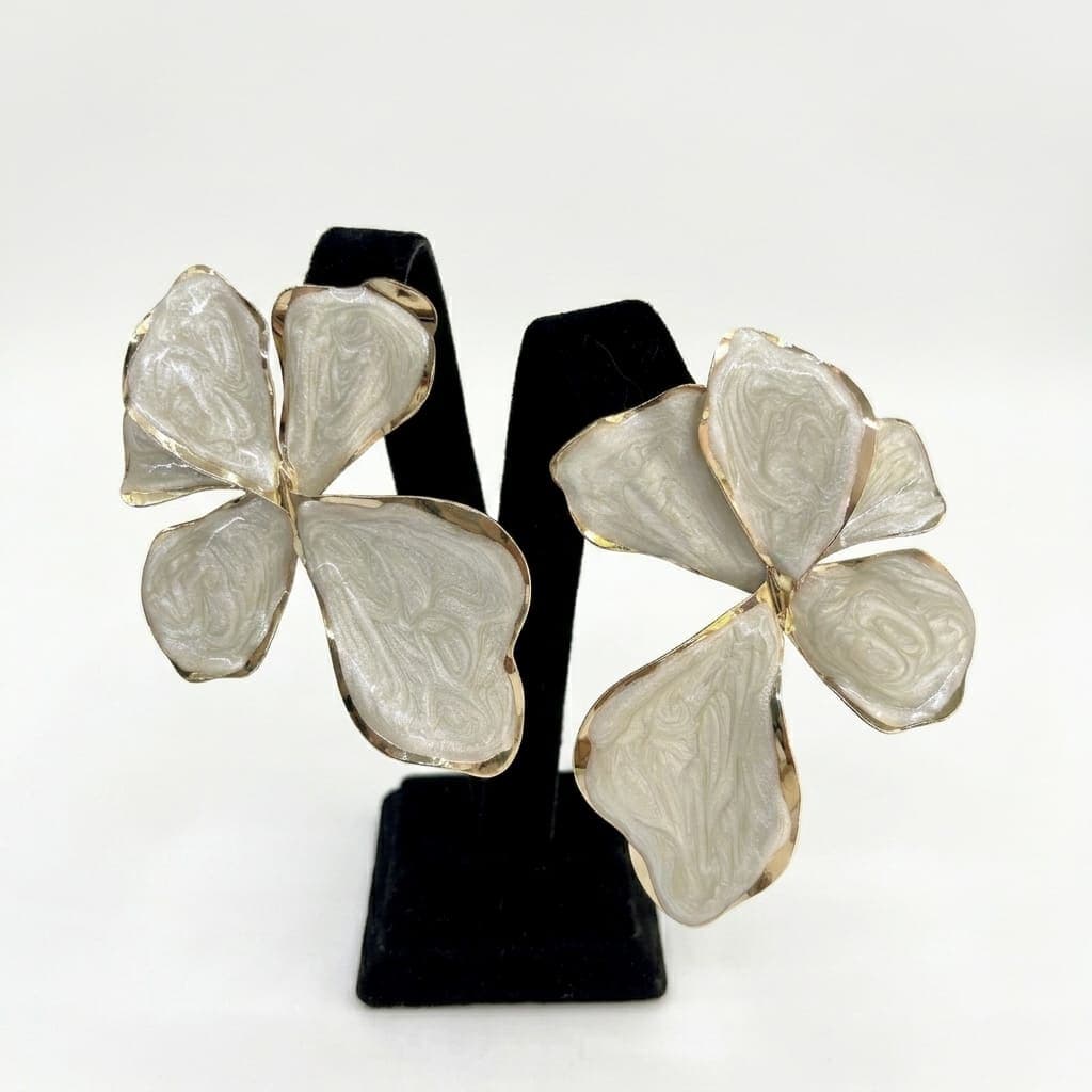 Ivory Blossom / Çelik Altın Çerçeveli Sedef Mine Çiçek Zara Model Küpe — 2