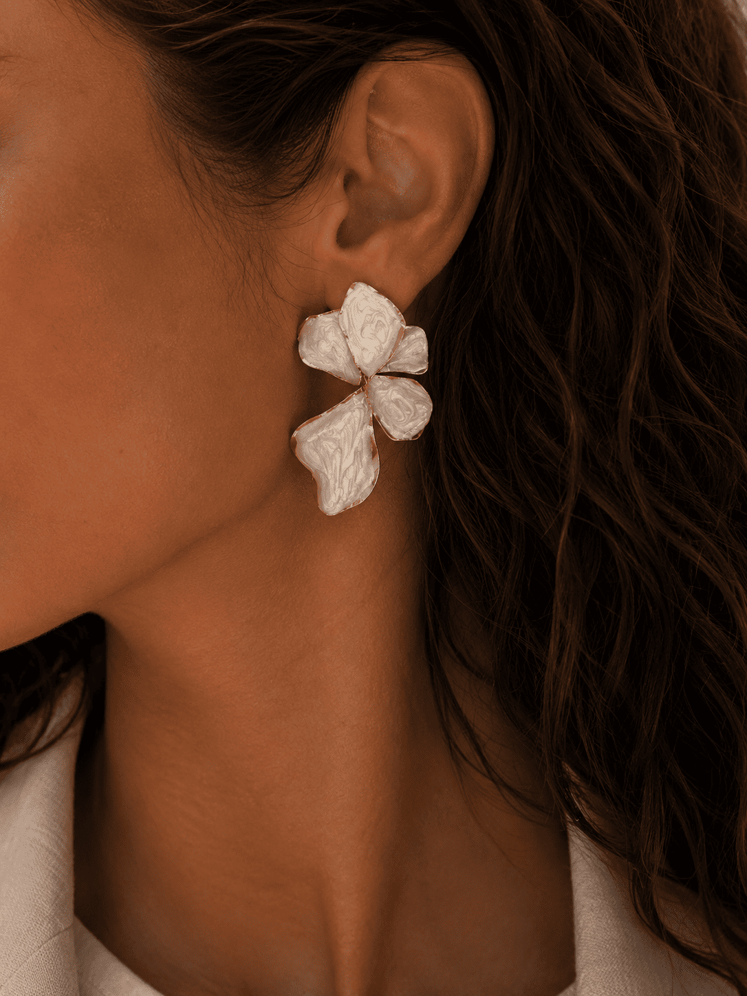 Ivory Blossom / Çelik Altın Çerçeveli Sedef Mine Çiçek Zara Model Küpe — 1
