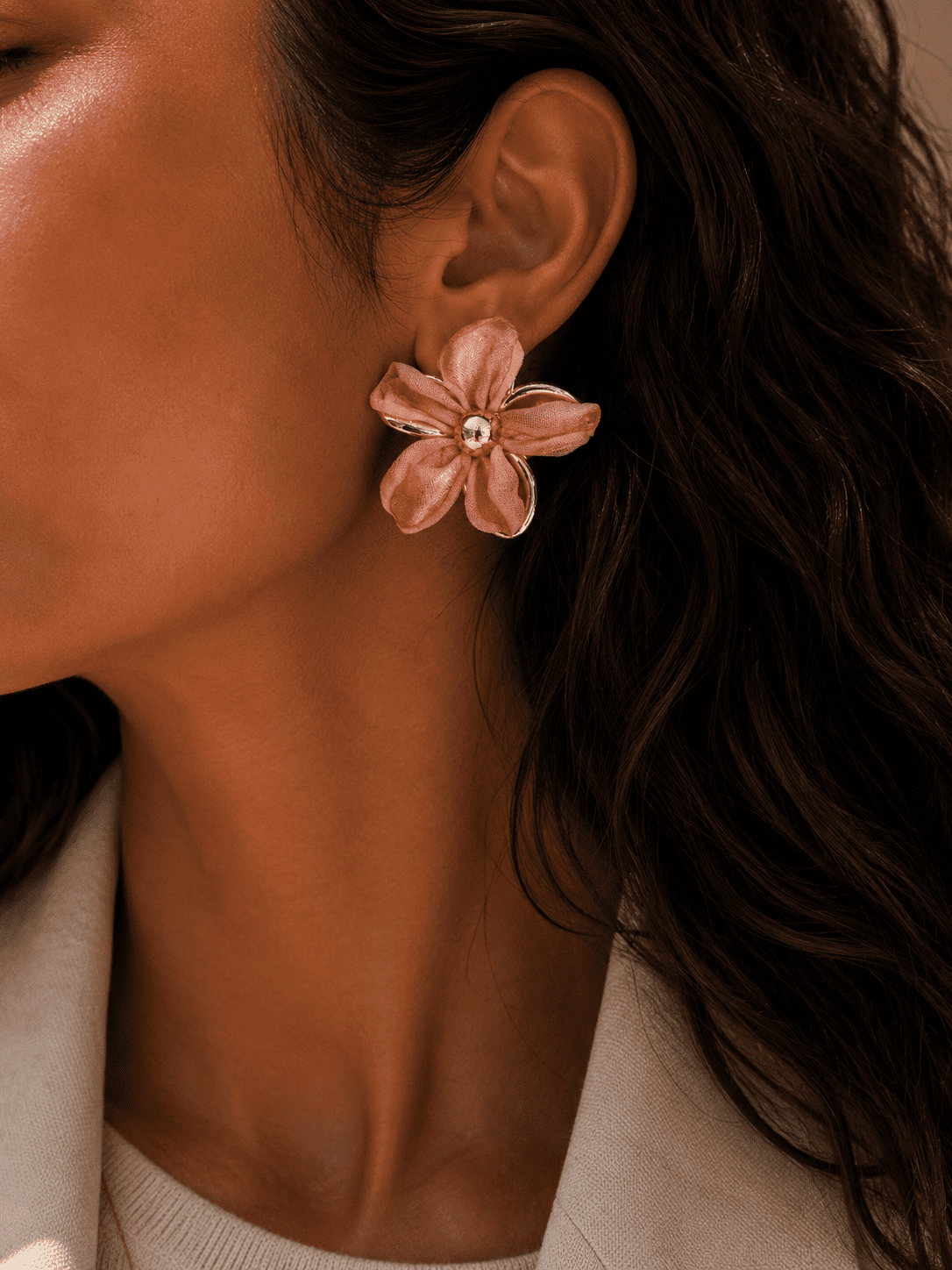 Fairy Petal / Çelik Hacimli Kumaş Dokulu Çiçek Küpe — 1