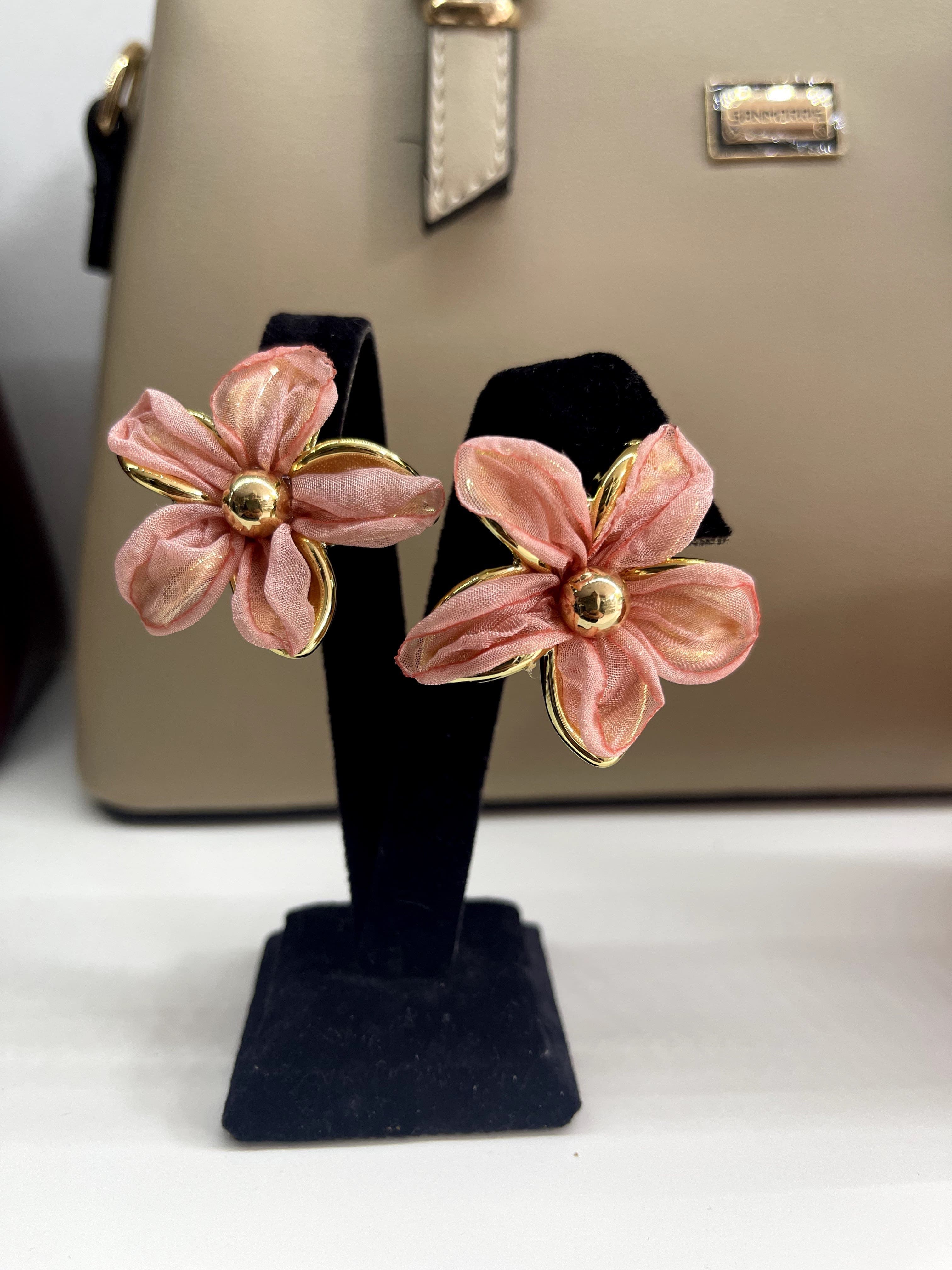 Fairy Petal / Çelik Hacimli Kumaş Dokulu Çiçek Küpe — 3