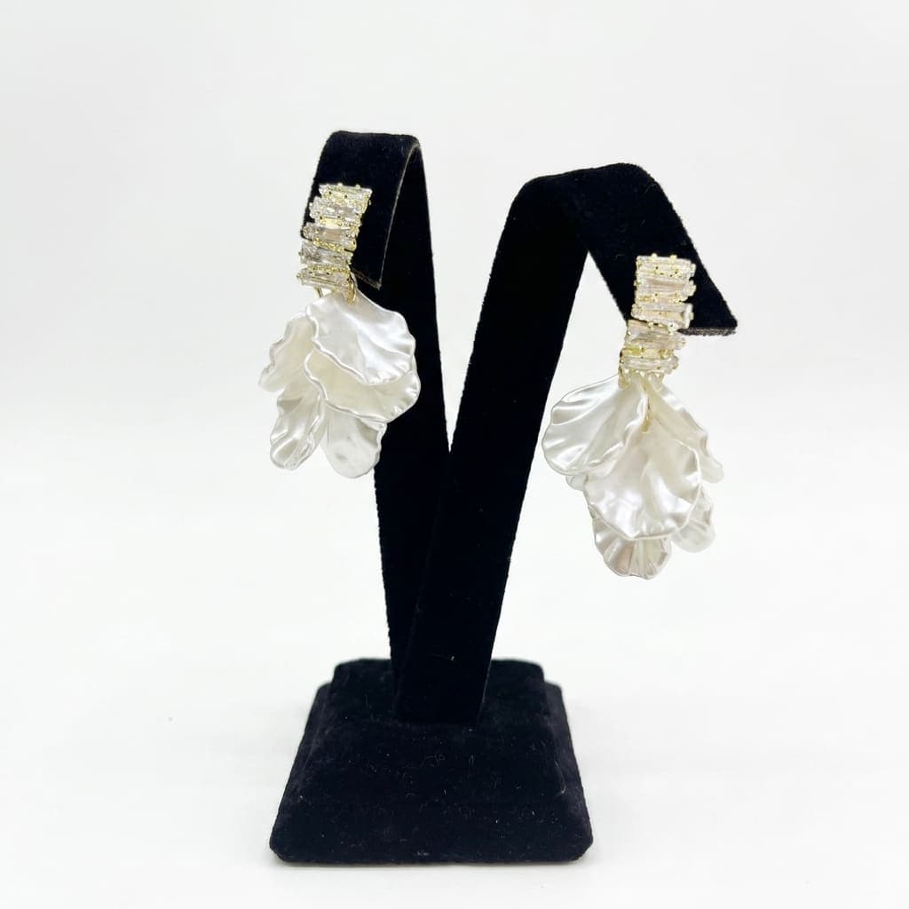 Flora Petal / Çelik Sıralı Baget Taşlı Sedef Çiçek Küpe — 2