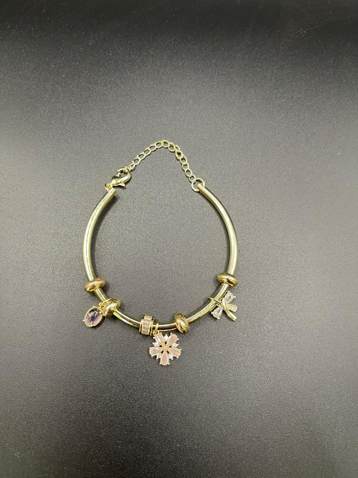 Xuping Blossom Charm / Pudra Pembe Çiçek ve Fiyonk Detaylı Kelepçe Bileklik — 2