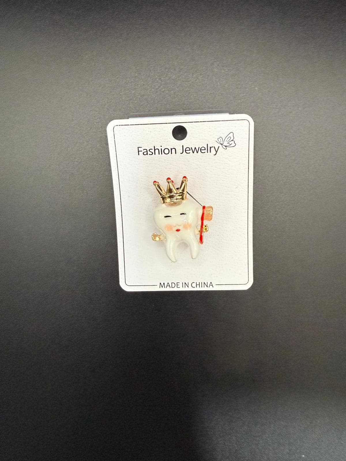 Dental King / Çelik Mineli Taçlı Sevimli Diş Broşu — 3